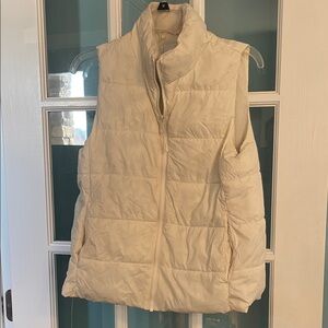 GAP Factory Women's Cream Puffer Vest